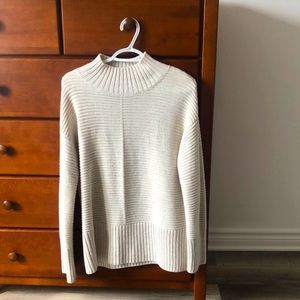 White long and warm sweater 🍂